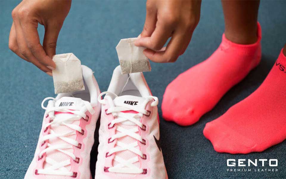 Dùng túi lọc trà khử mùi giày Dùng túi lọc trà khử mùi giày