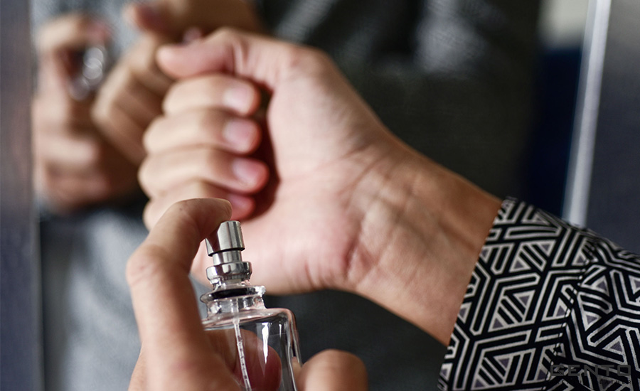 Vị trí xịt nước hoa đúng cách cho nam giới Vị trí xịt nước hoa đúng cách cho nam giới