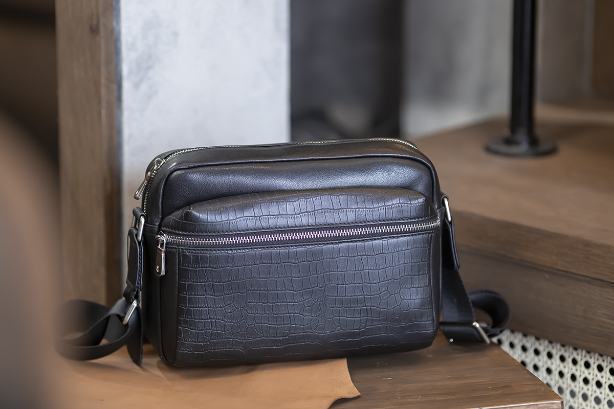 Túi đeo chéo da bò vân cá sấu T832 - GENTO Leather