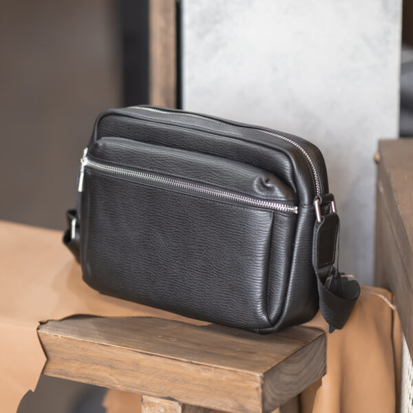 túi đeo chéo da bò