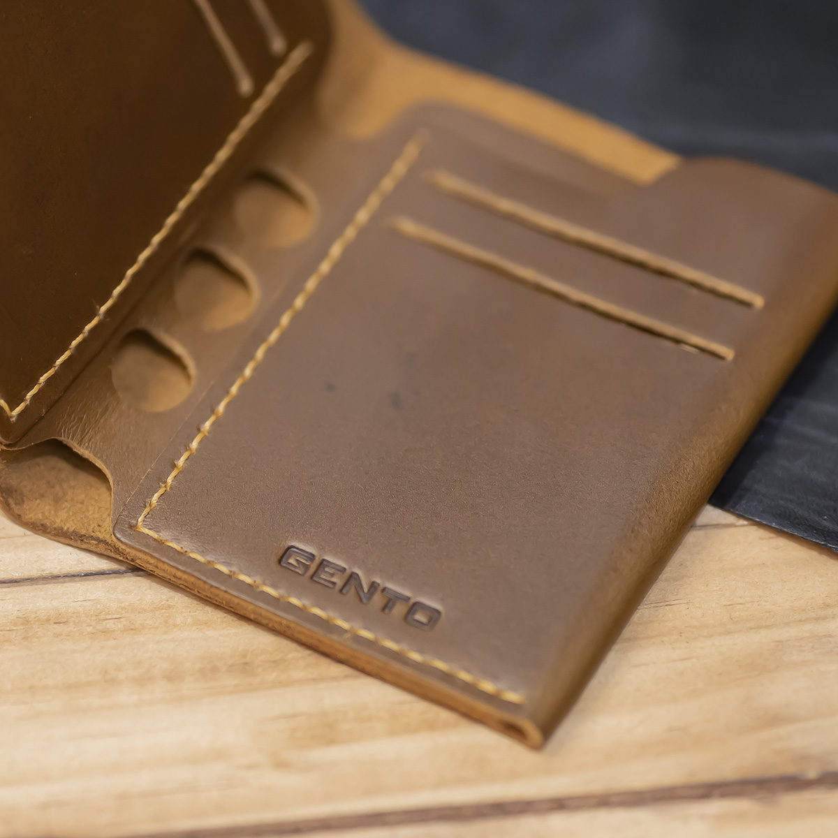 Ví đứng da bò sáp V7059 - GENTO Leather