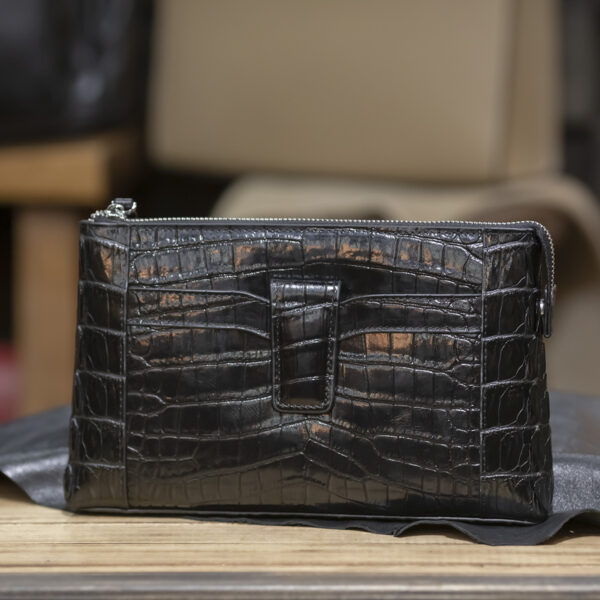 Ví cầm tay nam da bò dập vân cá sấu V7065