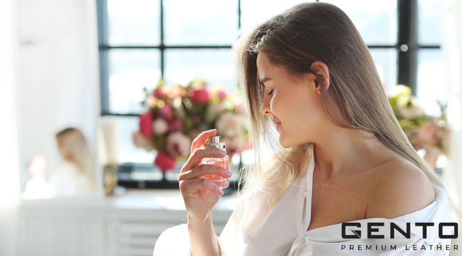 Xịt nước hoa lên tóc giúp lưu hương cả ngày dài