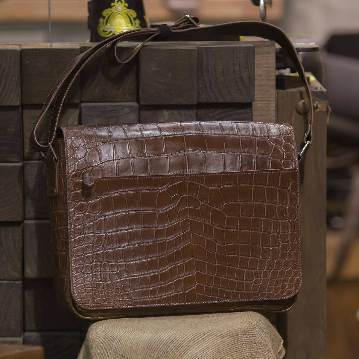 tui-da-ca-sau-1 túi đeo chéo nam da cá sấu GS986