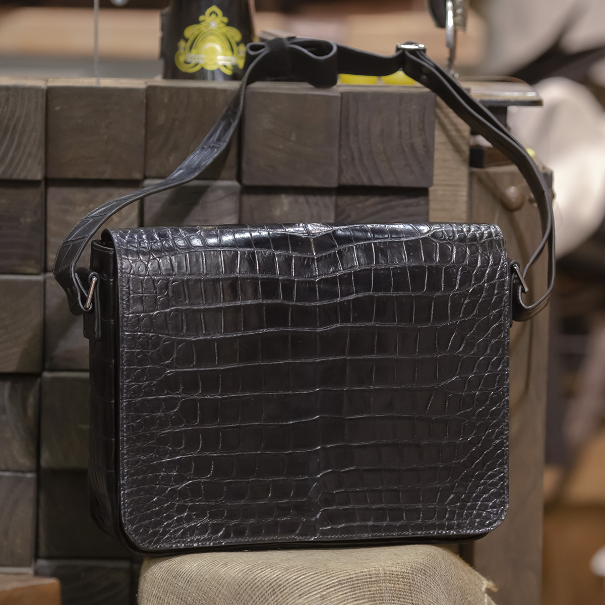 tui-da-ca-sau-17 túi đeo chéo nam da cá sấu GS986