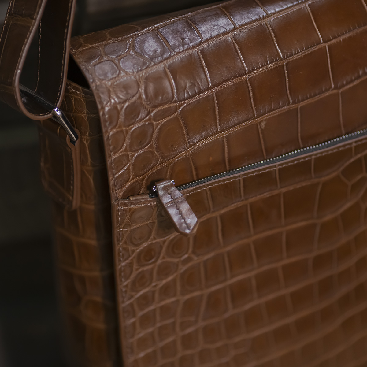 tui-da-ca-sau-4 túi đeo chéo nam da cá sấu GS986