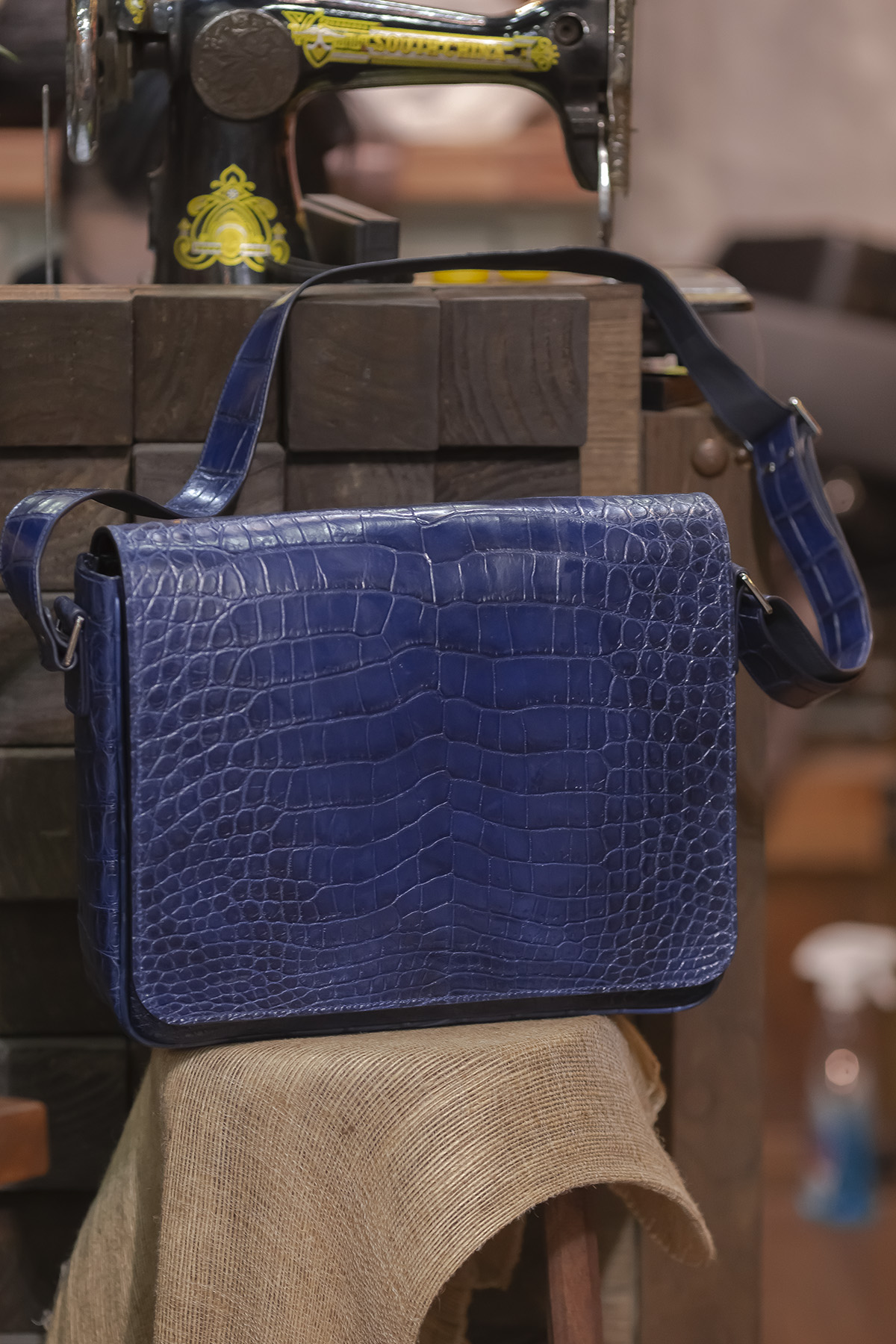 Túi đeo chéo da cá sấu GS986 - GENTO Leather