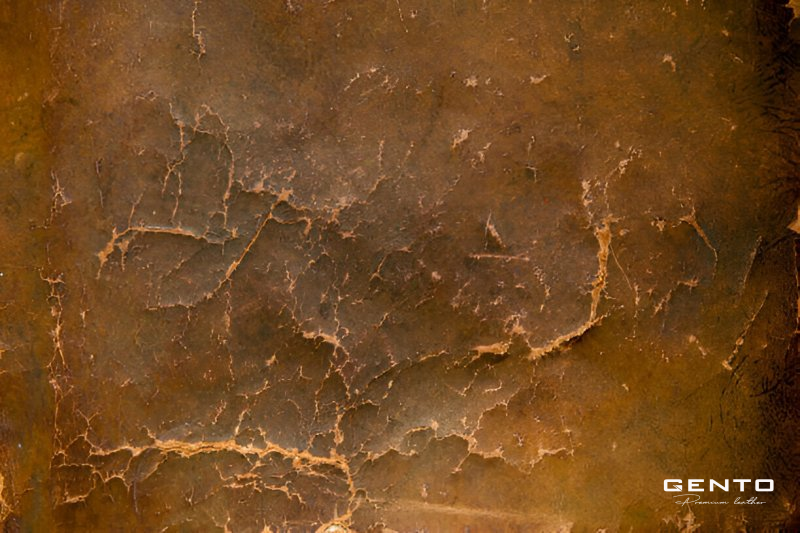 Nguyên nhân đồ da bị nổ và giải pháp bảo quản hiệu quả - GENTO Leather